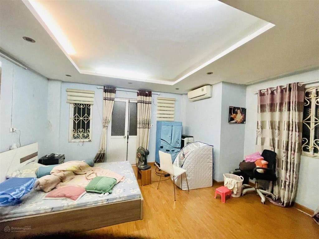Giá đầu tư! lô góc cầu giấy, 2 mặt ngõ, 40m ra ô tô, ngõ to ba gác, dân xây, sổ cc, không qh, 40m2