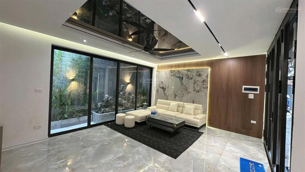 Nhà cầu giấy mặt ngõ thông, ô tô gần, trước nhà 2.5m, thoáng 2 mặt, sổ đỏ full