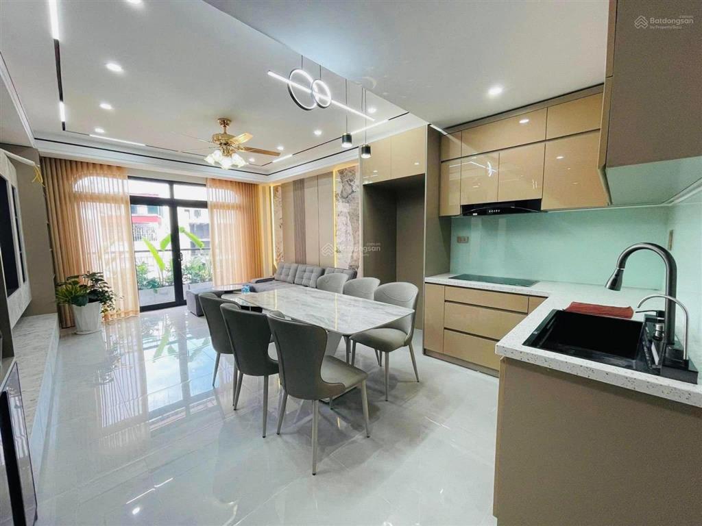 Nhà cầu giấy mặt ngõ thông, ô tô gần, trước nhà 2.5m, thoáng 2 mặt, sổ đỏ full