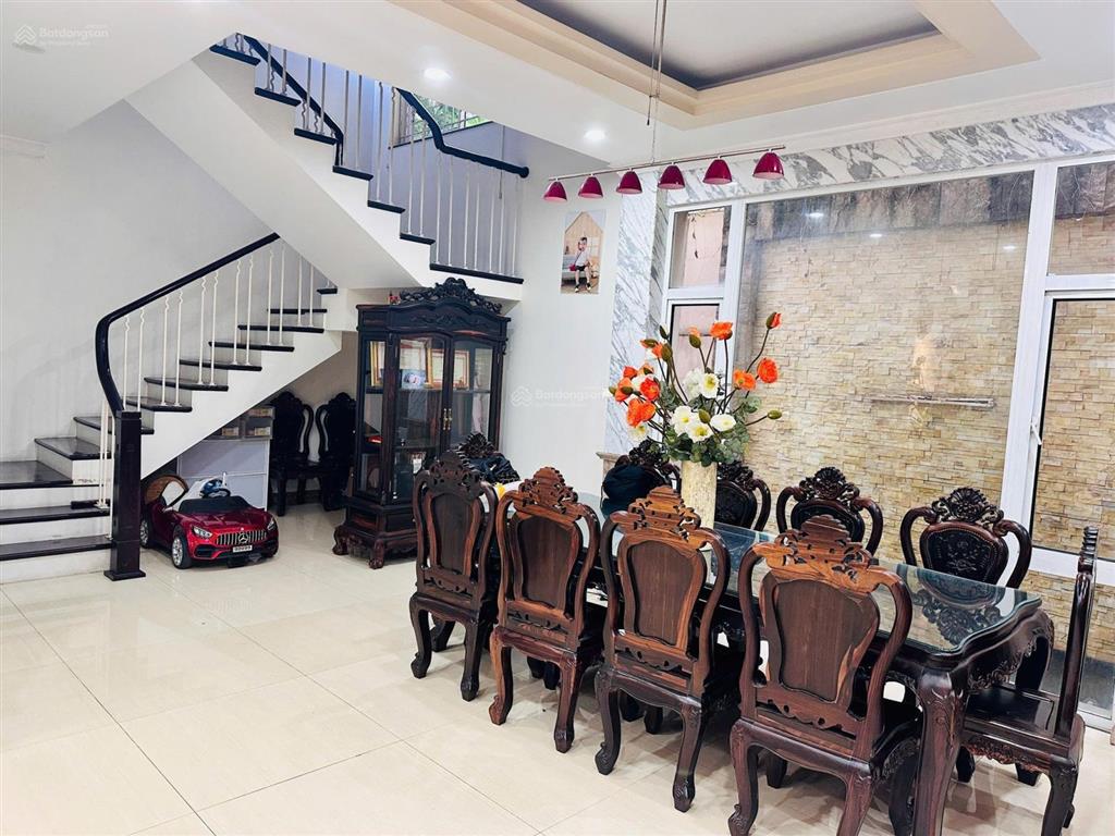 Mua là hời! bán nhà hoàng quốc việt, 55m2 mặt tiền 5.5m, mặt ngõ thông, ba gác quay đầu, gần ô tô