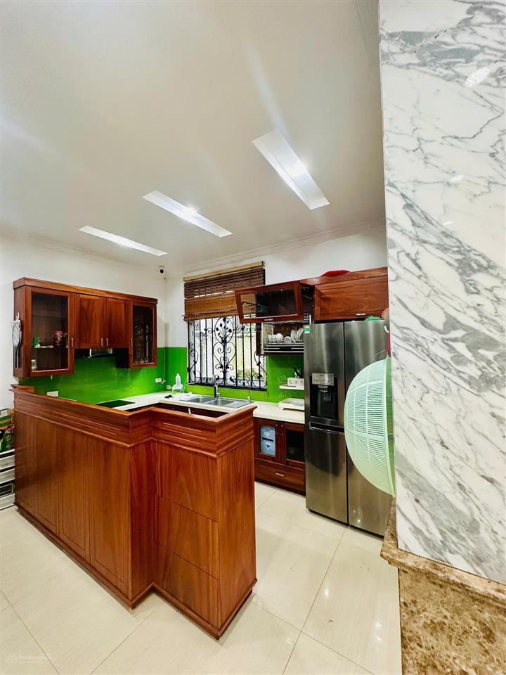 Mua là hời! bán nhà hoàng quốc việt, 55m2 mặt tiền 5.5m, mặt ngõ thông, ba gác quay đầu, gần ô tô