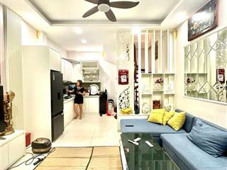 Nhà ở ngay cho khách tài chính 8 tỷ, phố láng hạ, ngõ thông, cách ô tô chỉ 40m, 2 thoáng, dân xây