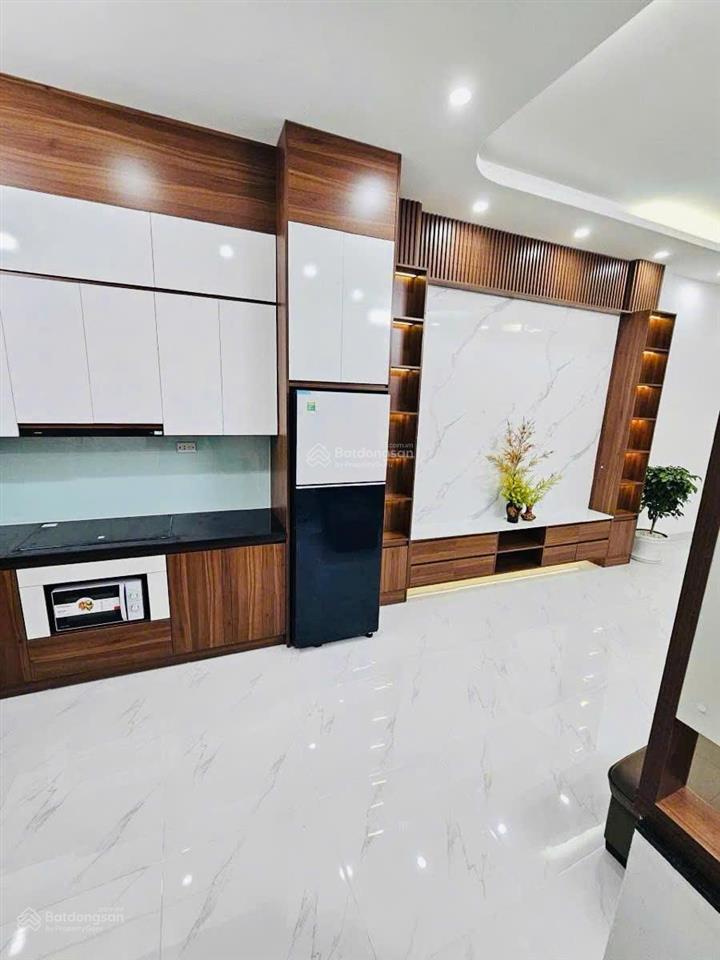 P. thái thịnh, ngõ thông kd, 35m ra ô tô, sổ đẹp, nhà mới đẹp ở luôn, tặng nt, không qh, 40m2*5t