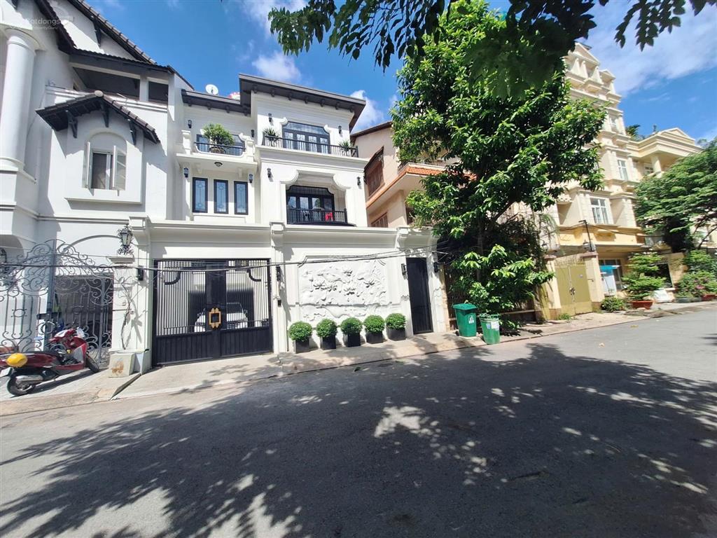 Biệt thự siêu đẹp khu 216 nguyễn văn hưởng, thảo điền. dt 10x20 với 386m2, nhà mới đẹp lung linh