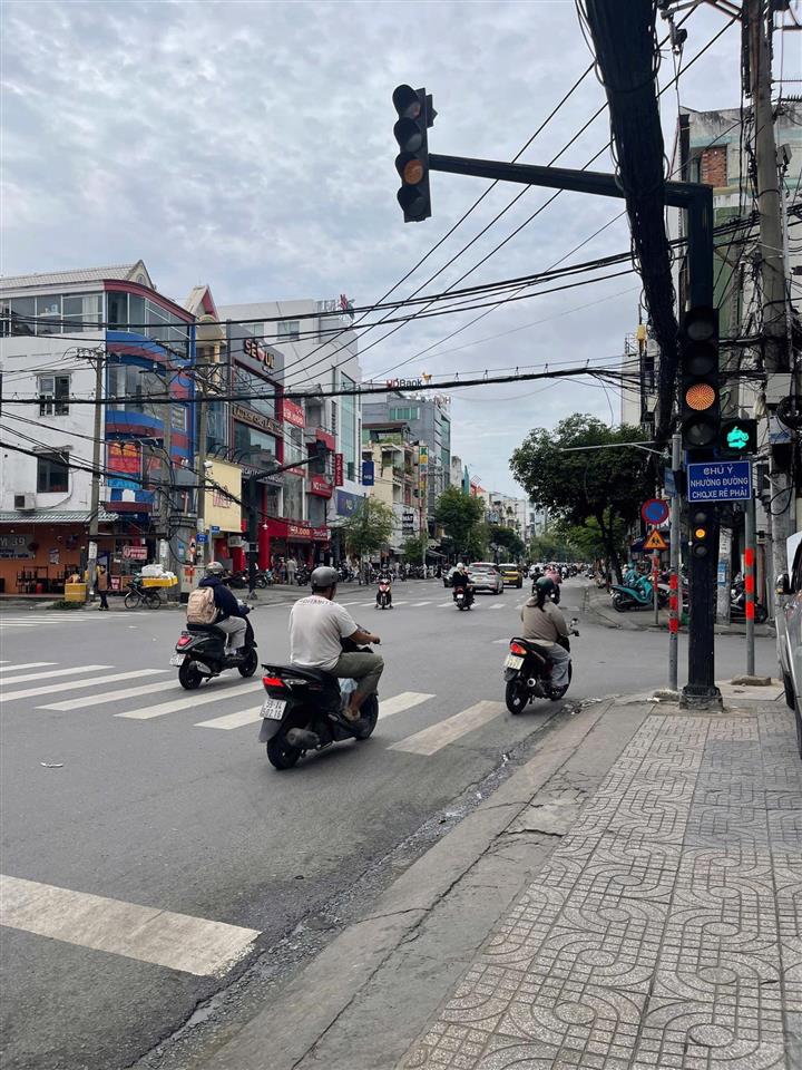 Cho thuê nhà mặt phố 80m2, nguyễn gia trí, p. 25, q. bình thạnh. giá chỉ 70 triệu/tháng