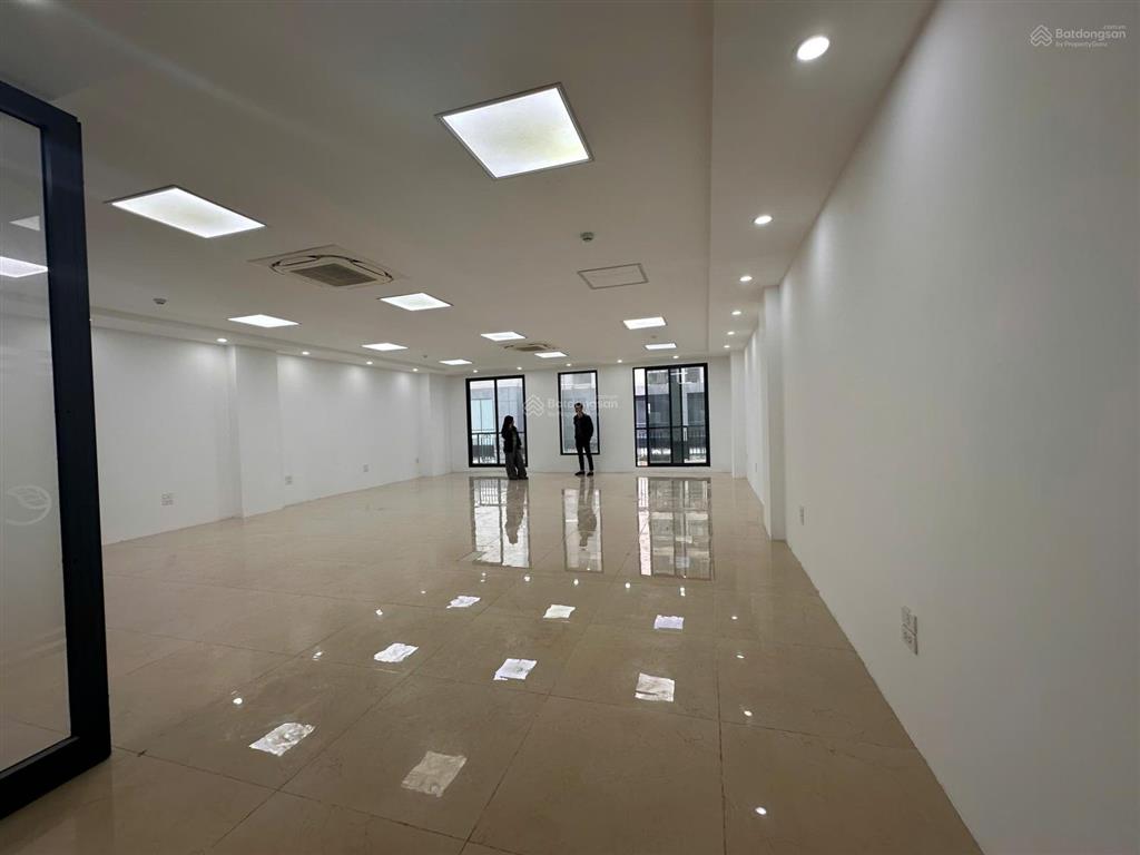 Cho thuê sàn văn phòng 150m2 giá 28tr tại nguyễn tuân, vuông sàn, căn góc đẹp,  chính chủ
