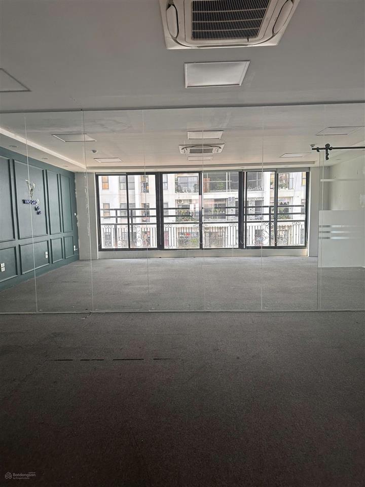 Cho thuê sàn văn phòng 150m2 giá 28tr tại nguyễn tuân, vuông sàn, căn góc đẹp,  chính chủ