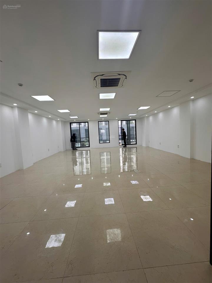 Cho thuê sàn văn phòng 150m2 giá 28tr tại nguyễn tuân, vuông sàn, căn góc đẹp,  chính chủ