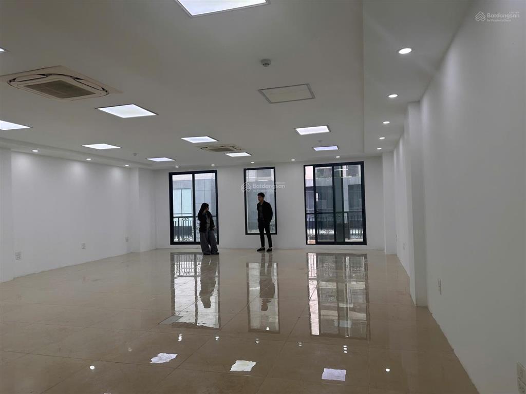 Cho thuê sàn văn phòng 150m2 giá 28tr tại nguyễn tuân, vuông sàn, căn góc đẹp,  chính chủ