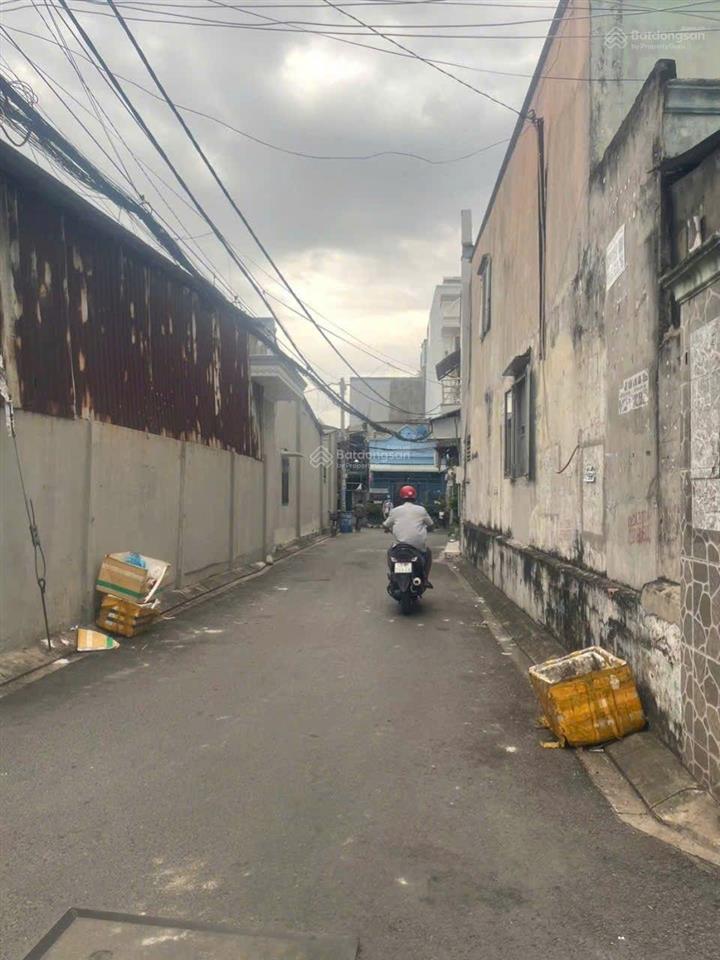 Bán căn nhà sổ hồng riêng, 2 mặt tiền ,đường xe tải thông 7 m .
dt  4 x 14
nhà cấp 4 đúc