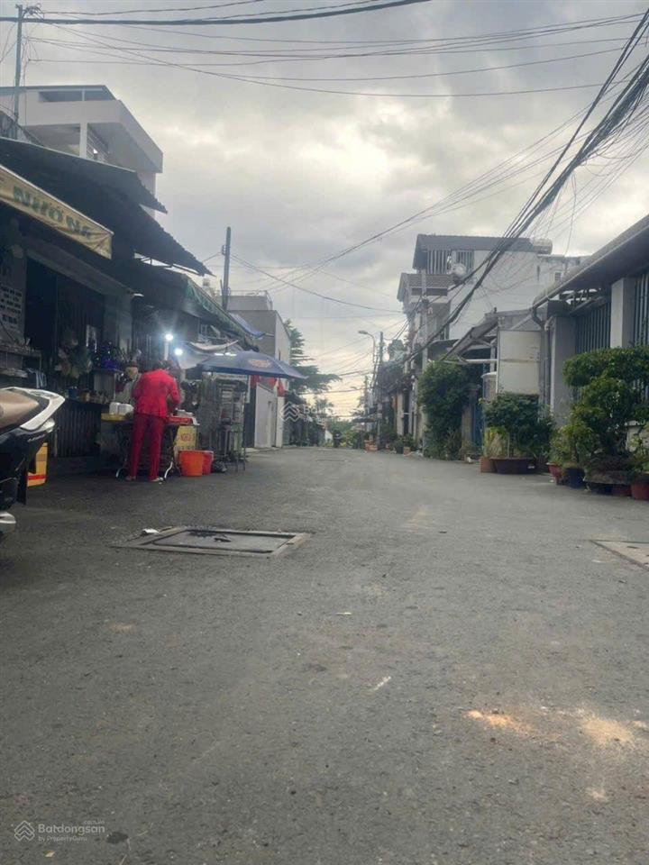 Bán căn nhà sổ hồng riêng, 2 mặt tiền ,đường xe tải thông 7 m .
dt  4 x 14
nhà cấp 4 đúc