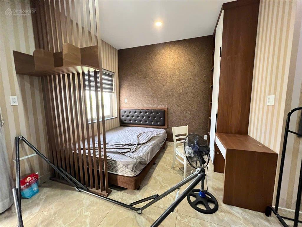 Cho thuê phòng ban công full nội thất q12 913/21 hà huy giáp, p. thạnh xuân, quận 12
(