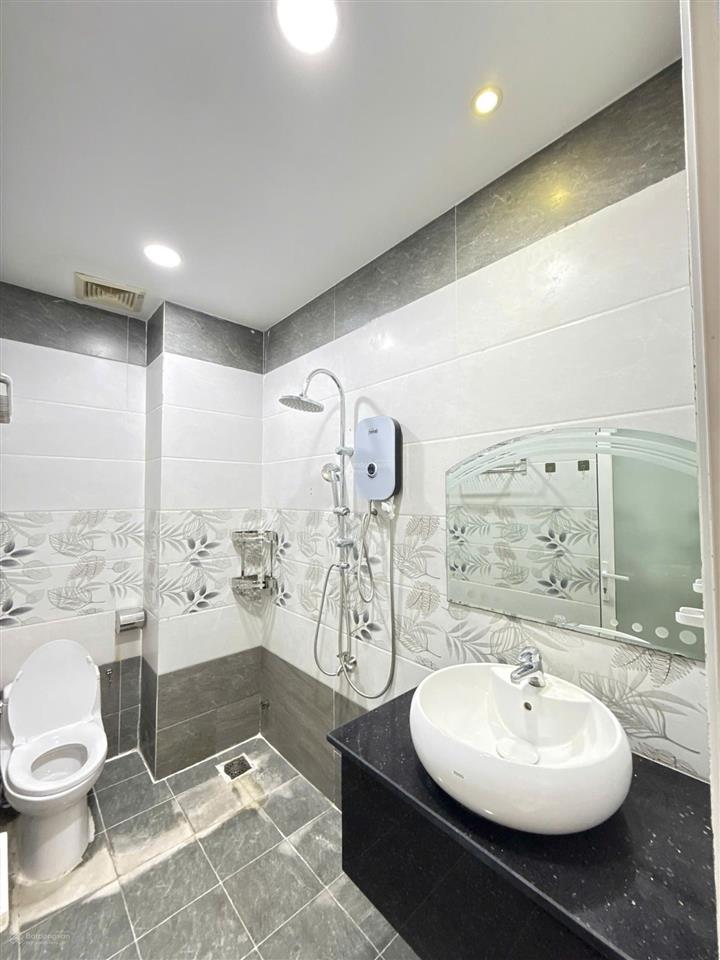 Giá  3.3 triệu / tháng cho thuê phòng ban công full nội thất
gần cầu phú long q12 địa c