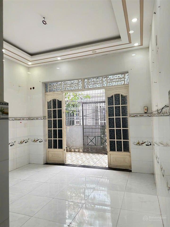 Cg cho thuê nhà hẻm 3,5m hiệp thành 35, q12.
gần gò vấp đi xíu ra hẻm ô tô 4m x 18m có 2pn. 1wc