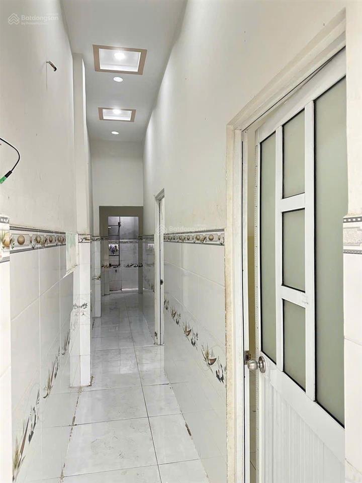 Cg cho thuê nhà hẻm 3,5m hiệp thành 35, q12.
gần gò vấp đi xíu ra hẻm ô tô 4m x 18m có 2pn. 1wc