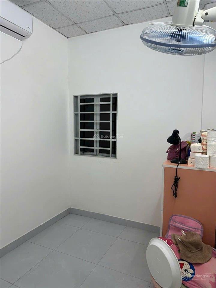 Cho thuê nhà nguyên căn thạnh lộc 13, quận 12.
giá 3.5 triệu/tháng, diện tích 4m x 10 m