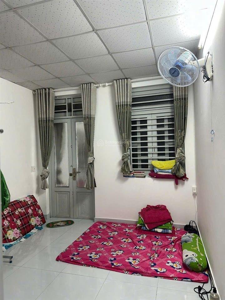 Cho thuê nhà nguyên căn thạnh lộc 13, quận 12.
giá 3.5 triệu/tháng, diện tích 4m x 10 m