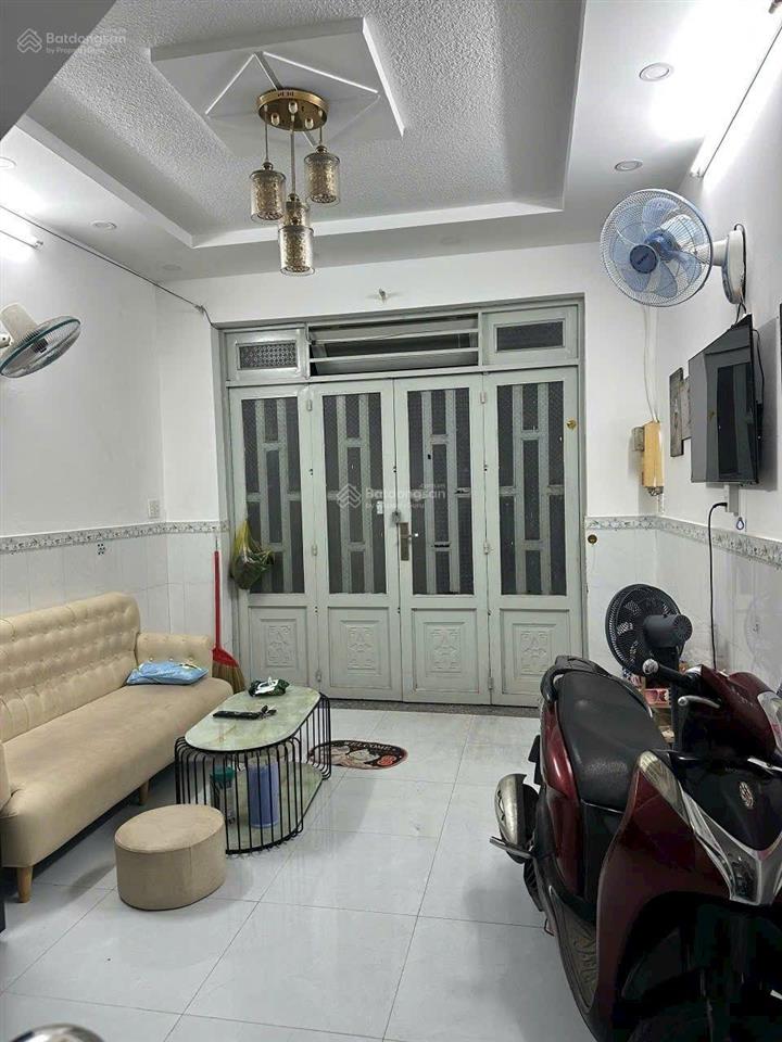 Cho thuê nhà nguyên căn thạnh lộc 13, quận 12.
giá 3.5 triệu/tháng, diện tích 4m x 10 m