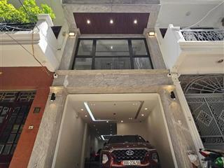 Phân lô trần quốc hoàn, ngõ thông vuông, vỉa hè, 7t thang máy, ô tô tránh + vào nhà, xây mới! gấp!!