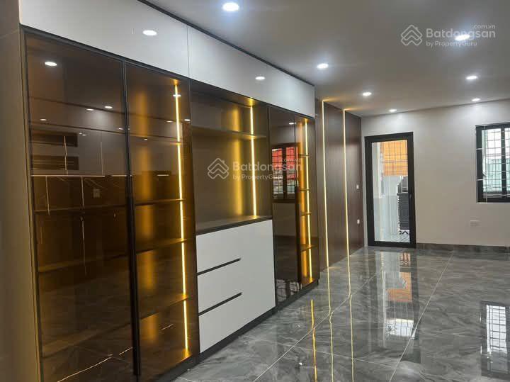 Bán nhà riêng nguyễn văn huyên, phân lô, ô tô, thang máy, gần phố, dân xây mới, 60m2, 6 tầng