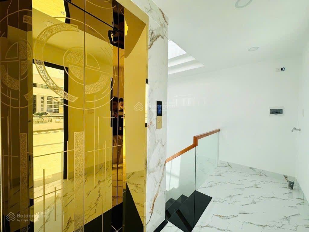 Mt trung tâm chợ gò vấp | 56m | 6tầng | thang máy | kd sầm uất