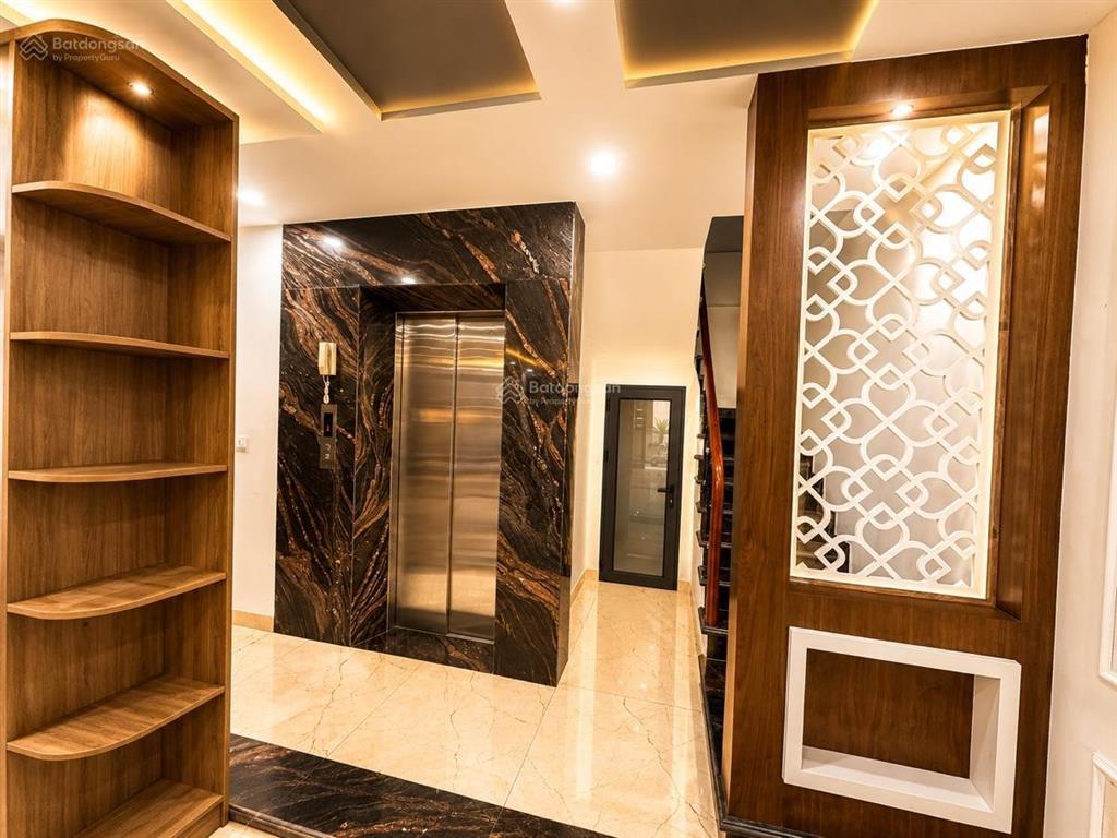34 tỷ sở hữu toà 7 tầng phố đỗ quang  dt 68m2, mt 5.2m,thang máy,thông sàn, ô tô tải tránh,vỉa he
