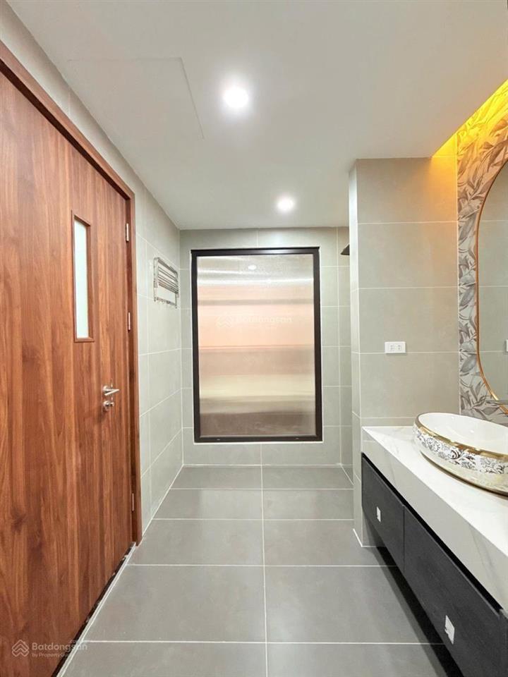 27.8 tỷ phân lô 8 tầng mới koong, 72m2, phố trung hoà  ô tô tránh nhau, thông sàn, gara ô tô 7 chỗ