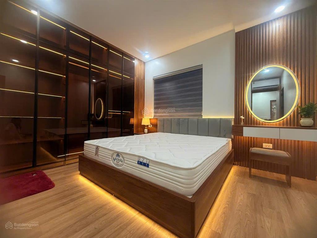 Hiếm có có slot ô tô hầm. cho thuê căn 110m 3pn đủ đồ, sẵn ở giá 15,5tr/th tại sunsquarelê đức thọ
