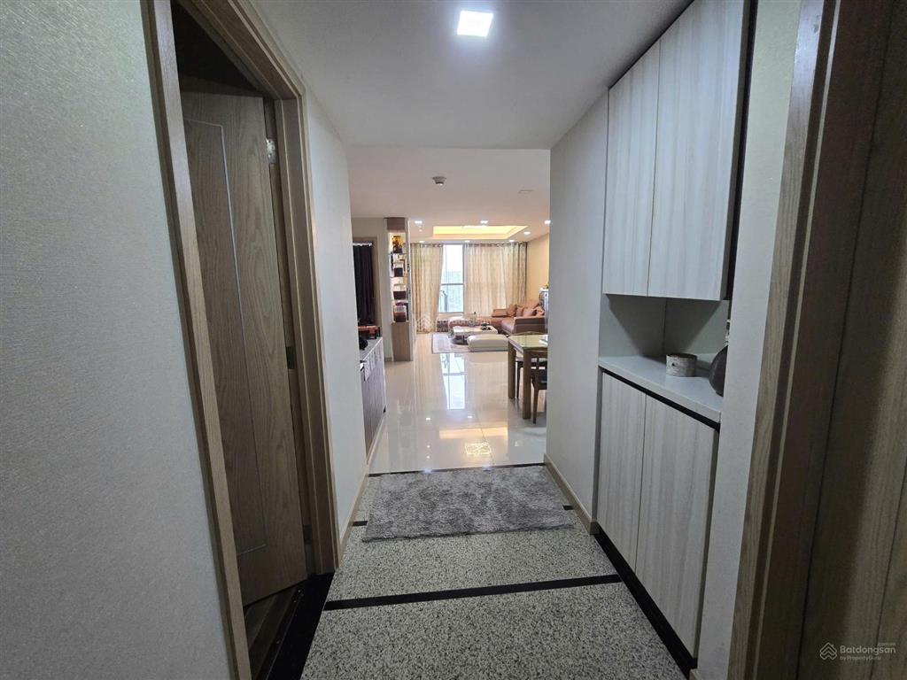 Cho thuê căn hộ thăng long no1, 3pn, 117m2 2op cơ bản và đủ đồ, giá tốt. có thể vào luôn,nhà thoág