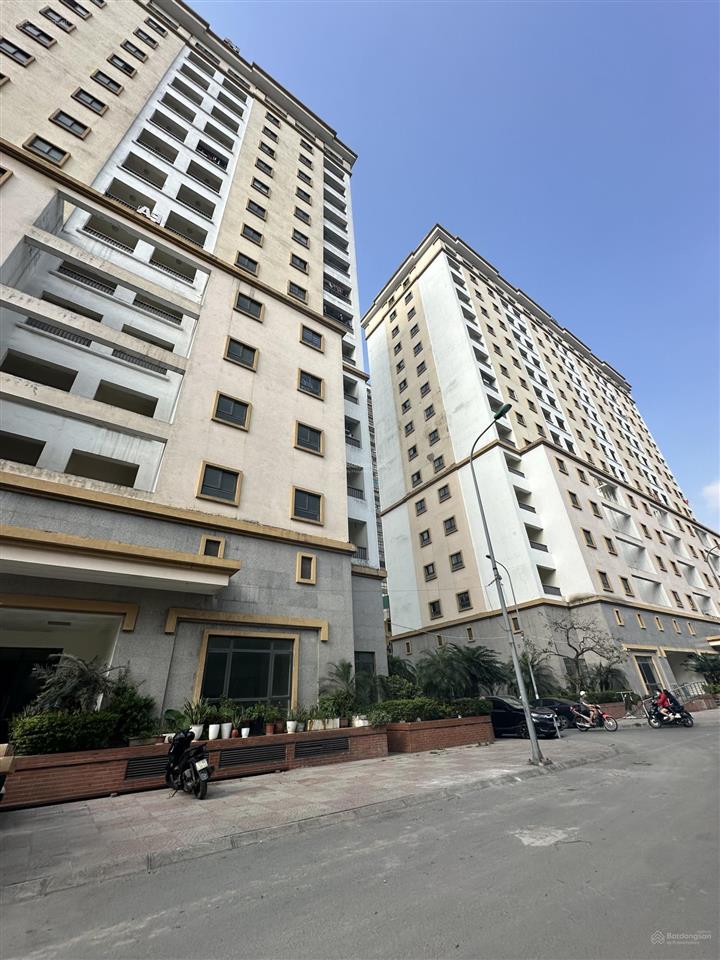 Căn hộ đẹp  giá tốt 4,x tỷ bé chính chủ gửi bán nhanh căn chung cư tòa a1, a2 kim giang. sẵn sổ đỏ