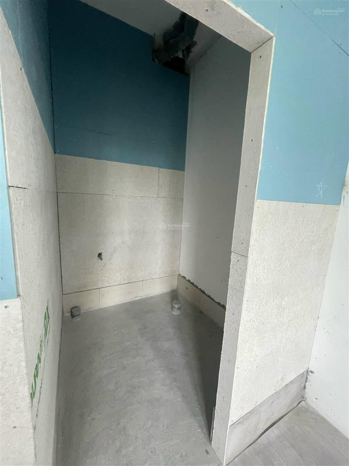 Cho thuê nhà thô, view công viên hồ bơi, 1 trệt 2 lầu, 82.5m2. 5m x 16.5m.  chị năng 0383 989 ***