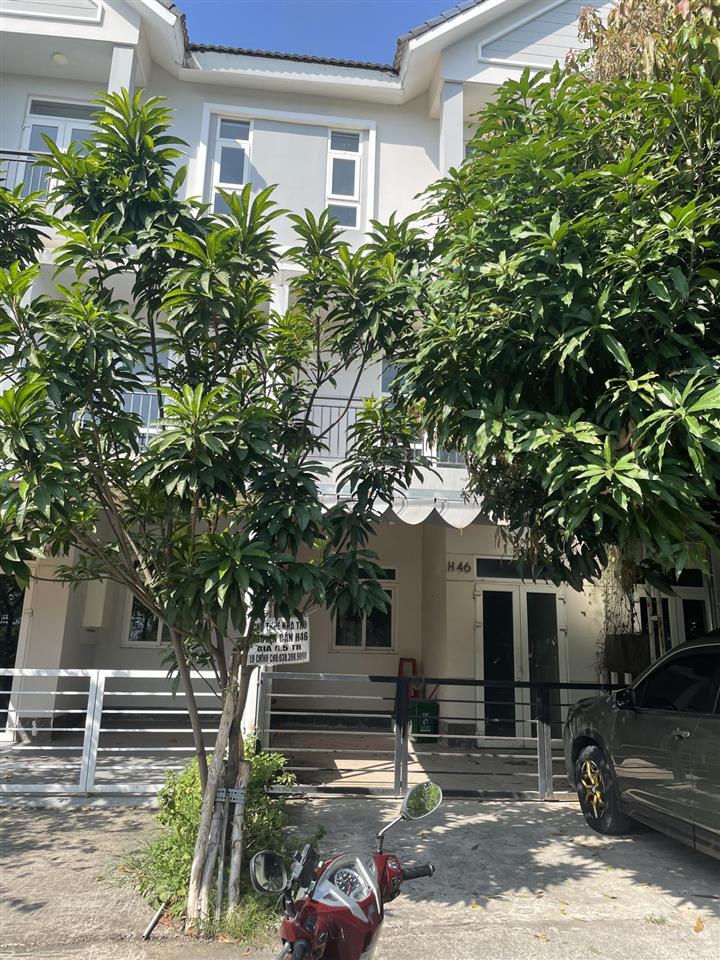Cho thuê nhà thô, view công viên hồ bơi, 1 trệt 2 lầu, 82.5m2. 5m x 16.5m.  chị năng 0383 989 ***