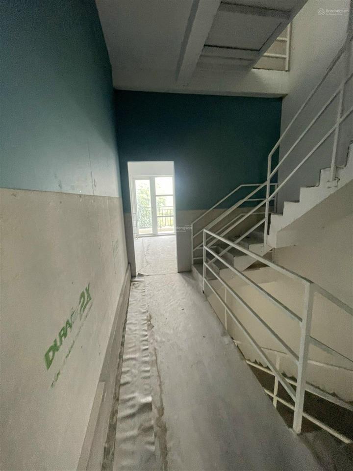 Cho thuê nhà thô, view công viên hồ bơi, 1 trệt 2 lầu, 82.5m2. 5m x 16.5m.  chị năng 0383 989 ***