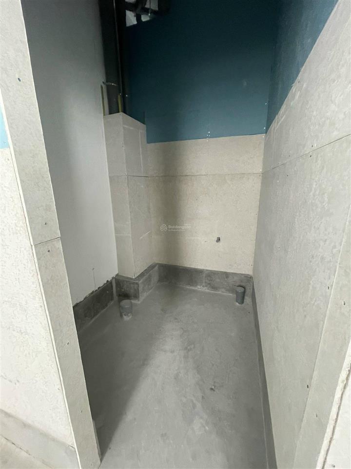 Cho thuê nhà thô, view công viên hồ bơi, 1 trệt 2 lầu, 82.5m2. 5m x 16.5m.  chị năng 0383 989 ***