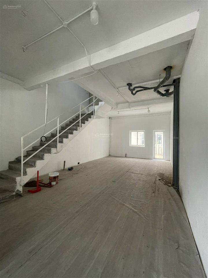 Cho thuê nhà thô, view công viên hồ bơi, 1 trệt 2 lầu, 82.5m2. 5m x 16.5m.  chị năng 0383 989 ***