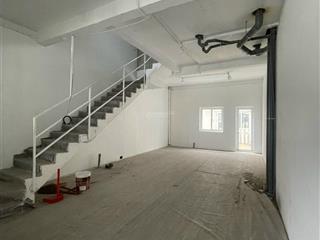 Cho thuê nhà thô, view công viên hồ bơi, 1 trệt 2 lầu, 82.5m2. 5m x 16.5m.  chị năng 0383 989 ***