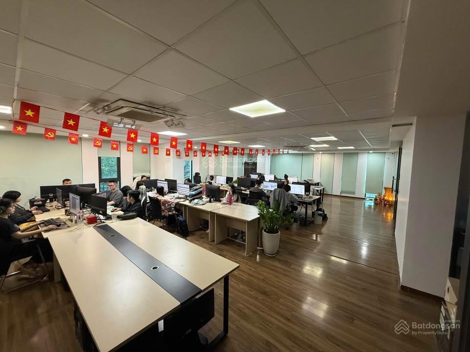 Cho thuê gấp vp mặt phố khuất duy tiến, diện tích 150m2 giá rẻ.  0982 908 ***