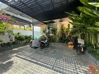 Biệt thự sân vườn có hồ bơi mt đường số 33a khu vip tên lửa, 15x27m, 3 tấm, 28.5 tỷ tl