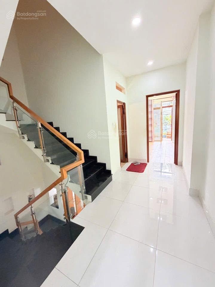 Nhà đẹp xây kiên cố đường 40a q. bình tân ngay khu vip tên lửa, 5x16m, 3 tấm, 9.4 tỷ