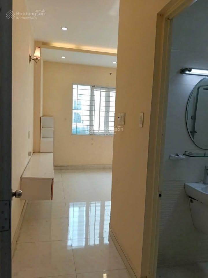 Nhà cho thuê kiên cô dọn vào ở ngay mtnb khu dân cư bình phú quận 6, 4x18m, 3.5 tấm, 18tr