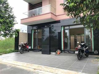 Bán nhà saigon village. dt 9.3 x 13m, dtsd 350m, 1 trệt, 1 lầu, đường số 21, giá 5.8 tỷ. chính chủ