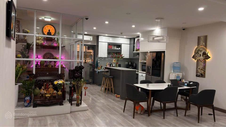 Bán căn hộ era town. dt 147m2, 3pn, 3wc, ntđđ, giá 4.5 tỷ, bao hết.  trúc