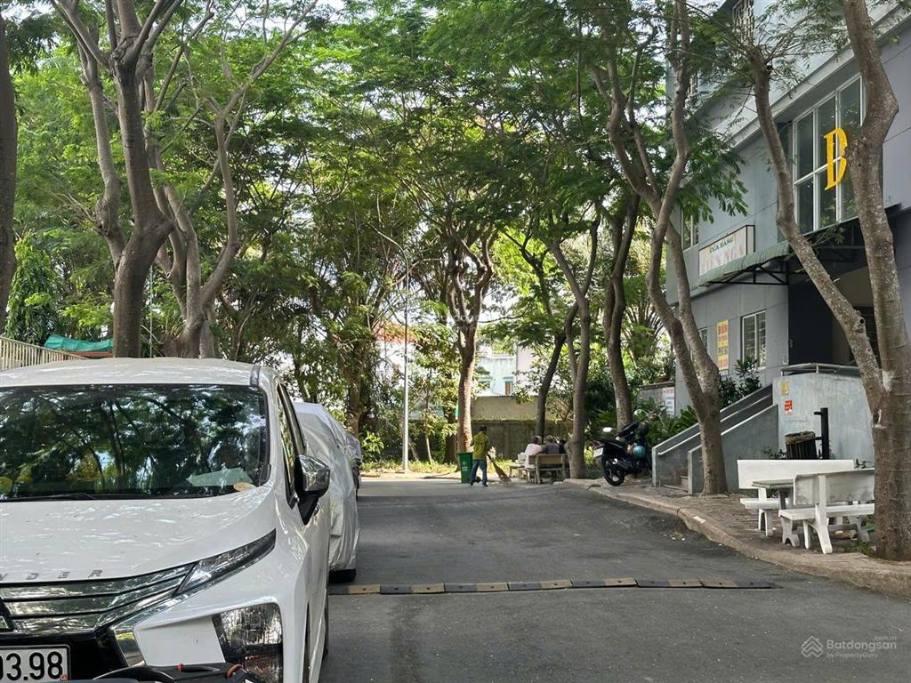 Bán căn hộ phú mỹ thuận, dt 95m2, 2pn, 2wc, nhà trống, view công viên. giá 2.6tỷ