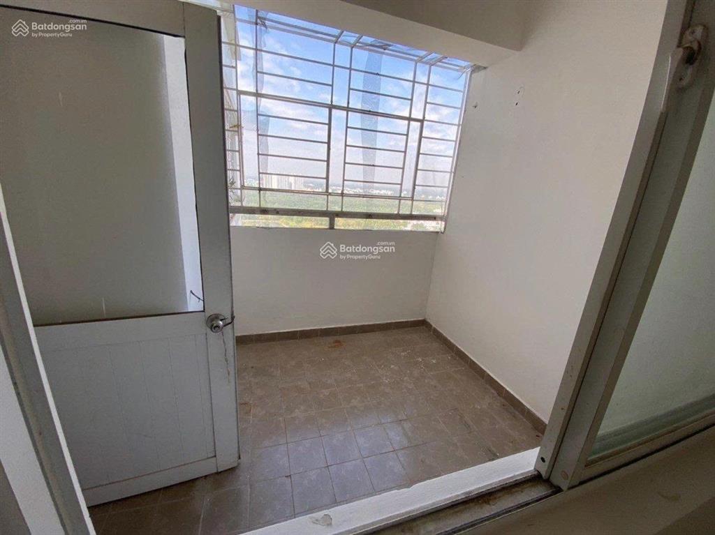 Chuyên bán căn hộ phú mỹ thuận, dt 95m, 2pn, 2wc, có vài căn, sổ hồng. giá từ 2.6 tỷ