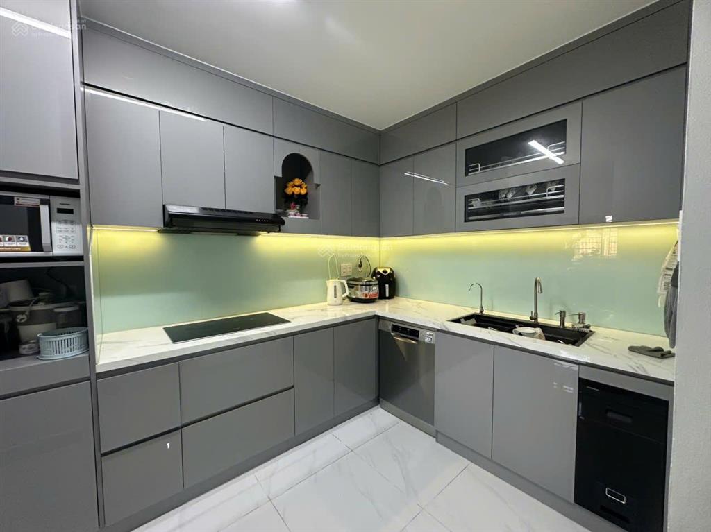 Chuyên bán căn hộ phú mỹ thuận. dt 95m, 3pn, 2wc, căn góc, view sông. giá 3 tỷ