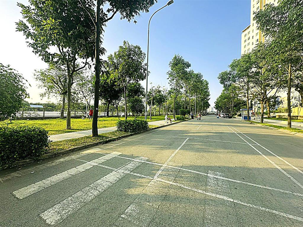 Chuyên bán căn hộ belleza. dt 100m2, 3pn, sổ hồng, nội thất. giá 4.5 tỷ ( thu trúc)