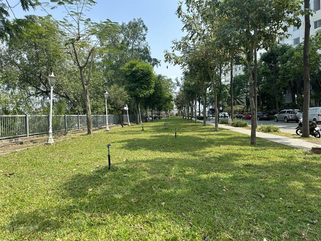 Chuyên bán căn hộ belleza. dt 100m2, 3pn, sổ hồng, nội thất. giá 4.5 tỷ ( thu trúc)