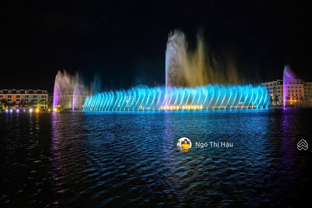 Bán căn hộ skym, hạ long, giá 1,4 tỷ 1 căn view vịnh và hồ nhạc nước ánh sáng halo bay show