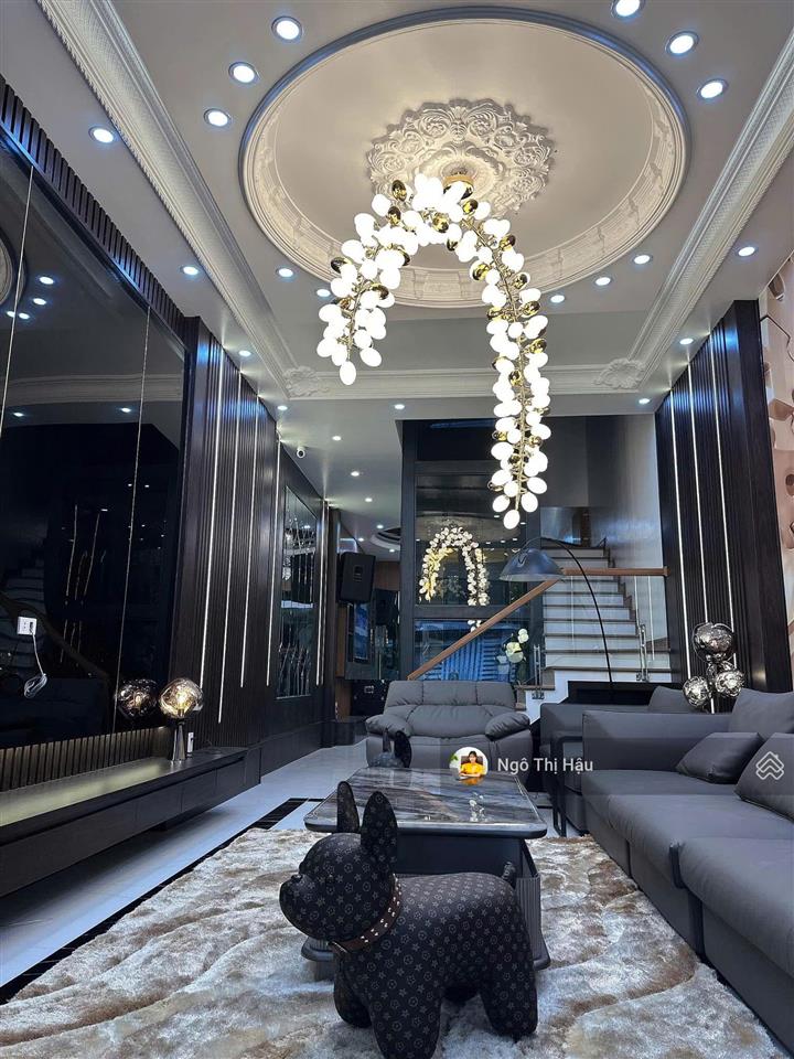 Bán gấp shophouse 75m2, giá 1.6 tỷ tại vinhomes golden avenue móng cái