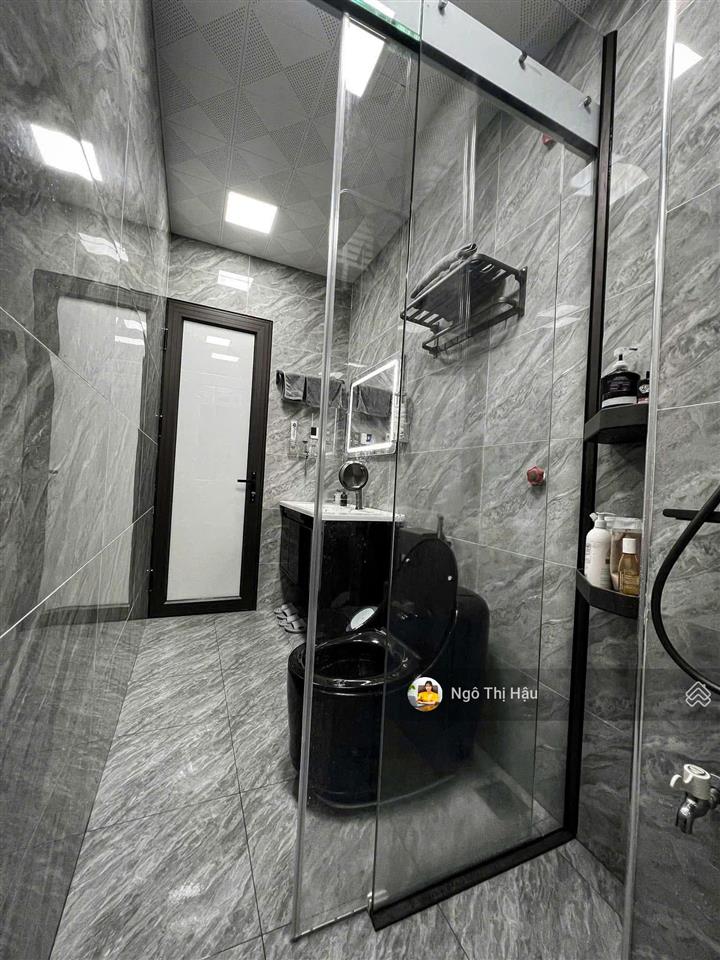 Bán gấp shophouse 75m2, giá 1.6 tỷ tại vinhomes golden avenue móng cái